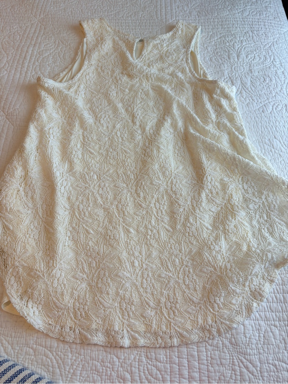 Sleeveless Lace-Overlay Camisole in Cream
